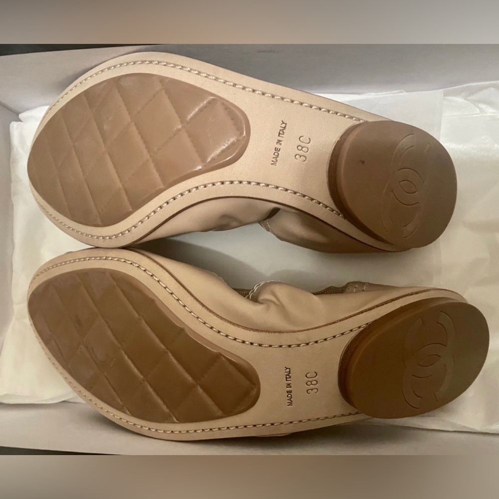 Chanel nude ballerinas with white patent leather accents. - Picture 7 of 9